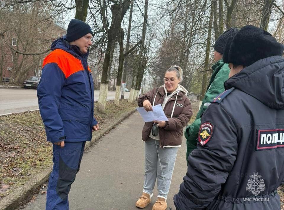 Спасатели МЧС России напоминают жителям региона об опасностях тонкого льда Спасатели МЧС России напоминают жителям региона об опасностях тонкого льда