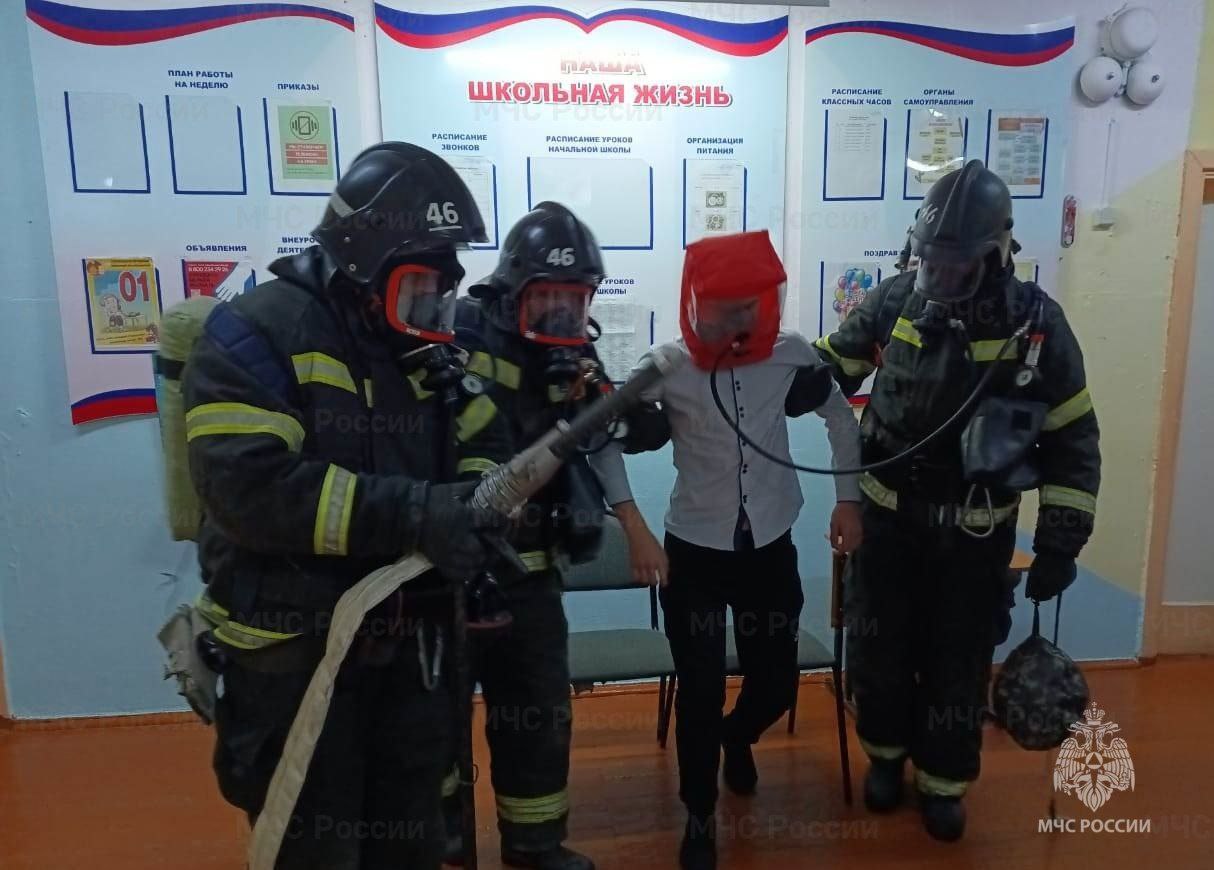 В одной из школ Воловского района прошли пожарно-тактические учения В одной из школ Воловского района прошли пожарно-тактические учения