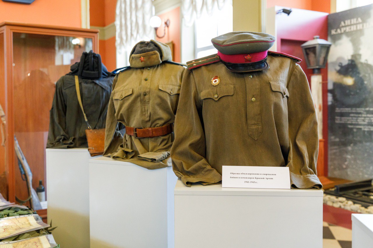 Чтобы помнили: в филиале музея-усадьбы «Ясная Поляна» открылась выставка к 85-летию обороны Тулы Чтобы помнили: в филиале музея-усадьбы «Ясная Поляна» открылась выставка к 85-летию обороны Тулы