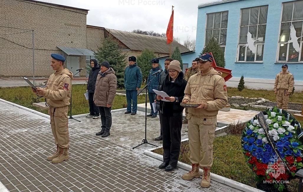 В Одоеве спасатели приняли участие в закрытии «Больших Юнармейских Игр - 2025», а в Узловой - вручили знаки отличия юнармейцам В Одоеве спасатели приняли участие в закрытии «Больших Юнармейских Игр - 2025», а в Узловой - вручили знаки отличия юнармейцам