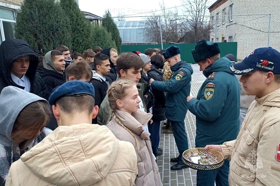 В Одоеве спасатели приняли участие в закрытии «Больших Юнармейских Игр - 2025», а в Узловой - вручили знаки отличия юнармейцам В Одоеве спасатели приняли участие в закрытии «Больших Юнармейских Игр - 2025», а в Узловой - вручили знаки отличия юнармейцам