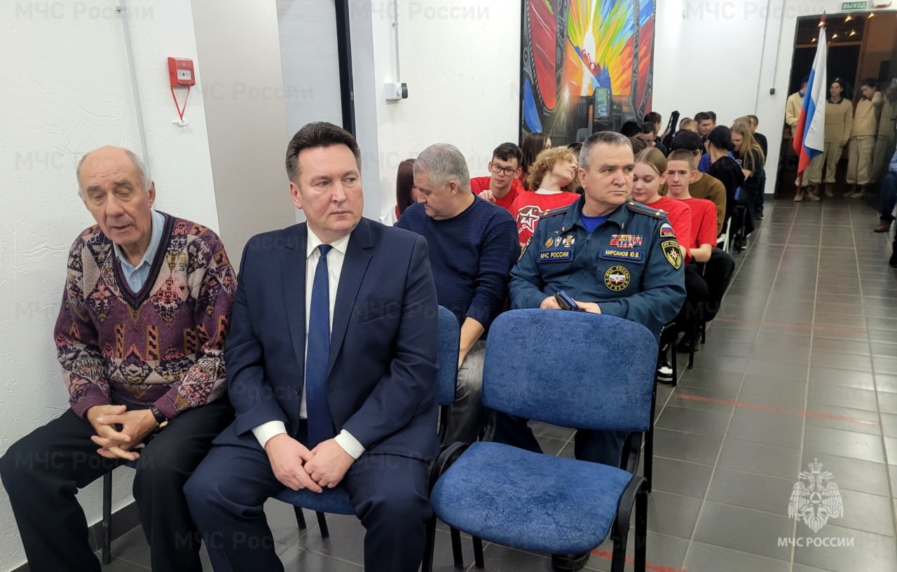 В Одоеве спасатели приняли участие в закрытии «Больших Юнармейских Игр - 2025», а в Узловой - вручили знаки отличия юнармейцам В Одоеве спасатели приняли участие в закрытии «Больших Юнармейских Игр - 2025», а в Узловой - вручили знаки отличия юнармейцам