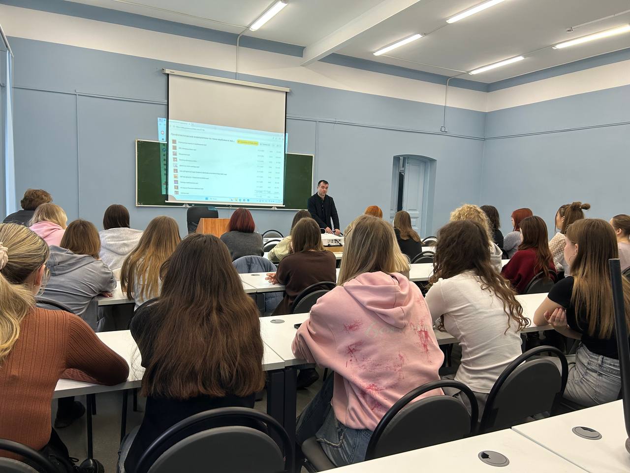 Профилактика экстремизма: сотрудник ЦПЭ УМВД России по Тульской области выступил с лекцией перед студентами ТГПУ им. Л.Н. Толстого