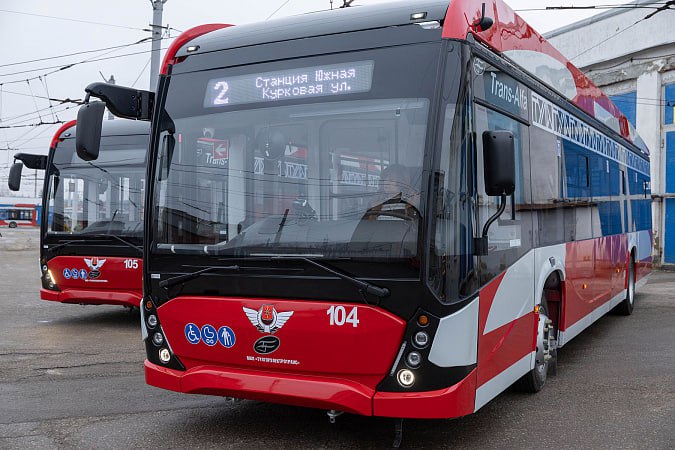 Дмитрий Миляев осмотрел новые троллейбусы и пообещал продолжить обновление транспорта в Туле