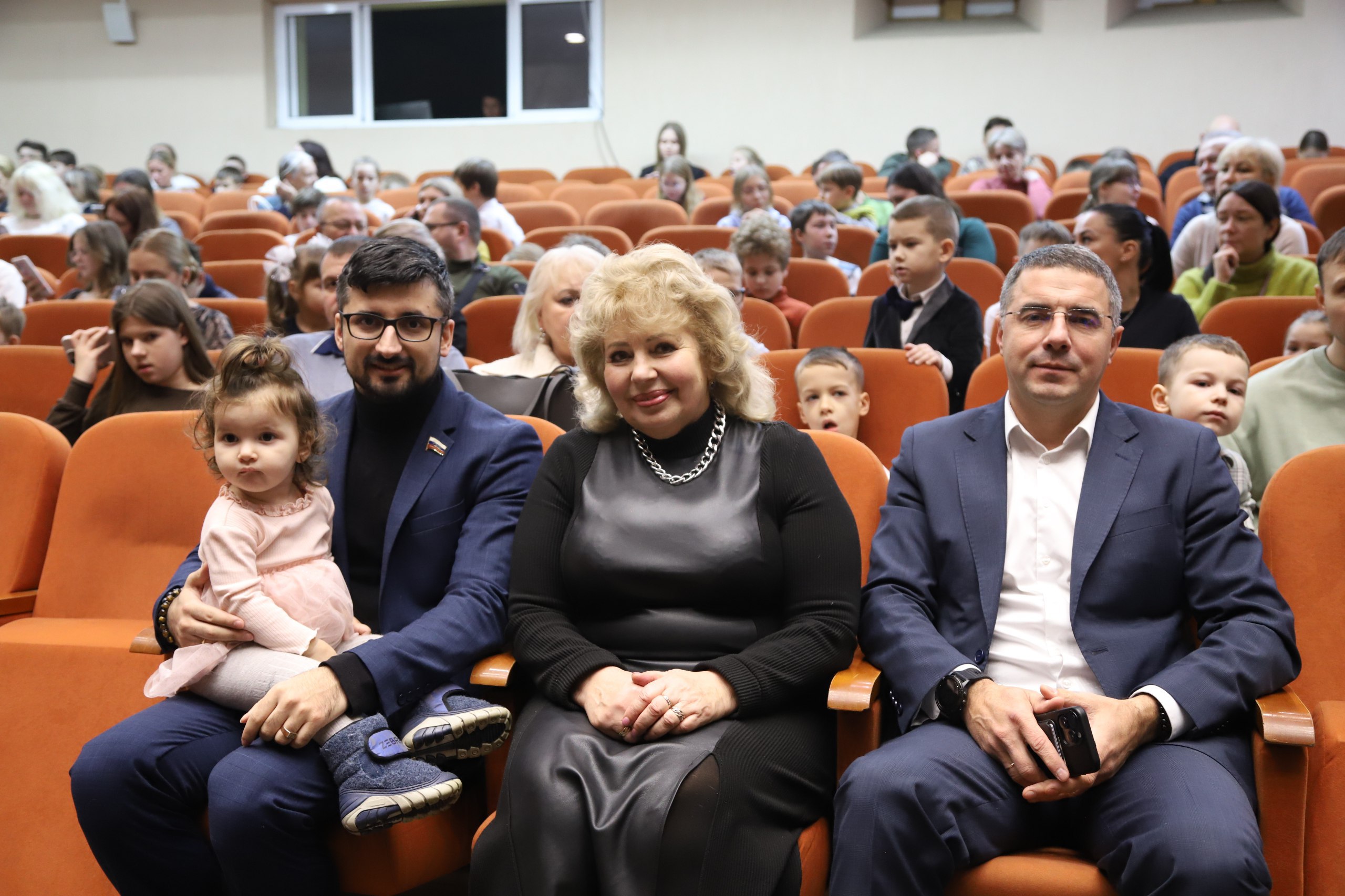 В Городском концертном зале состоялось открытие Елки Главы города Тулы В Городском концертном зале состоялось открытие Елки Главы города Тулы