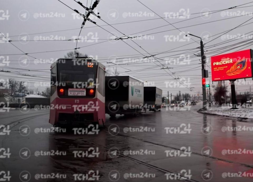 Трамвай и два грузовика столкнулись около ТЦ «Рио»