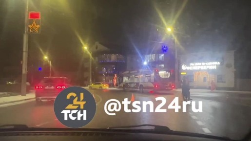 Троллейбусное движение встало в районе кольца на площади им. 50-й Армии