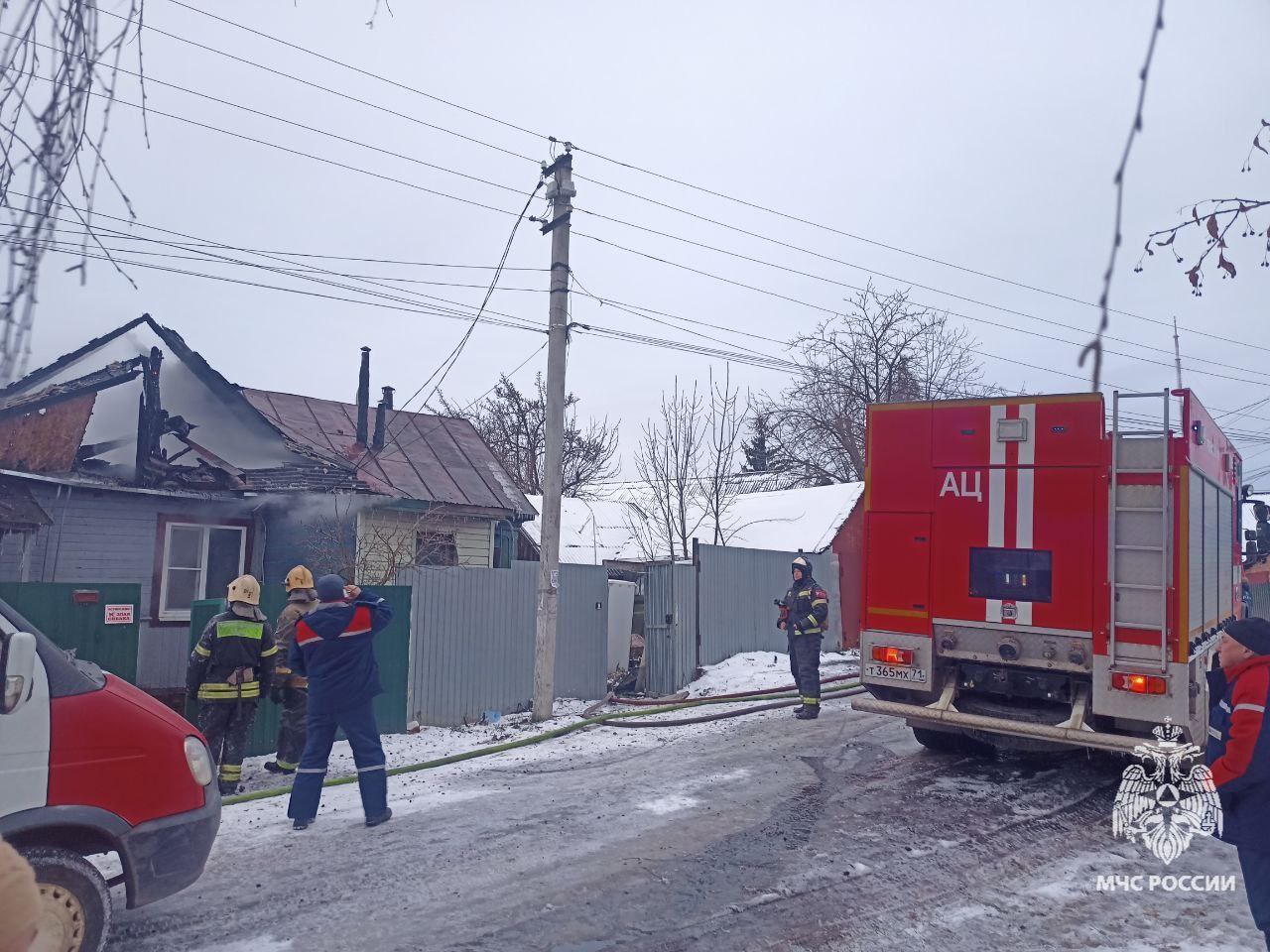 При пожаре под Тулой погиб мужчина При пожаре под Тулой погиб мужчина