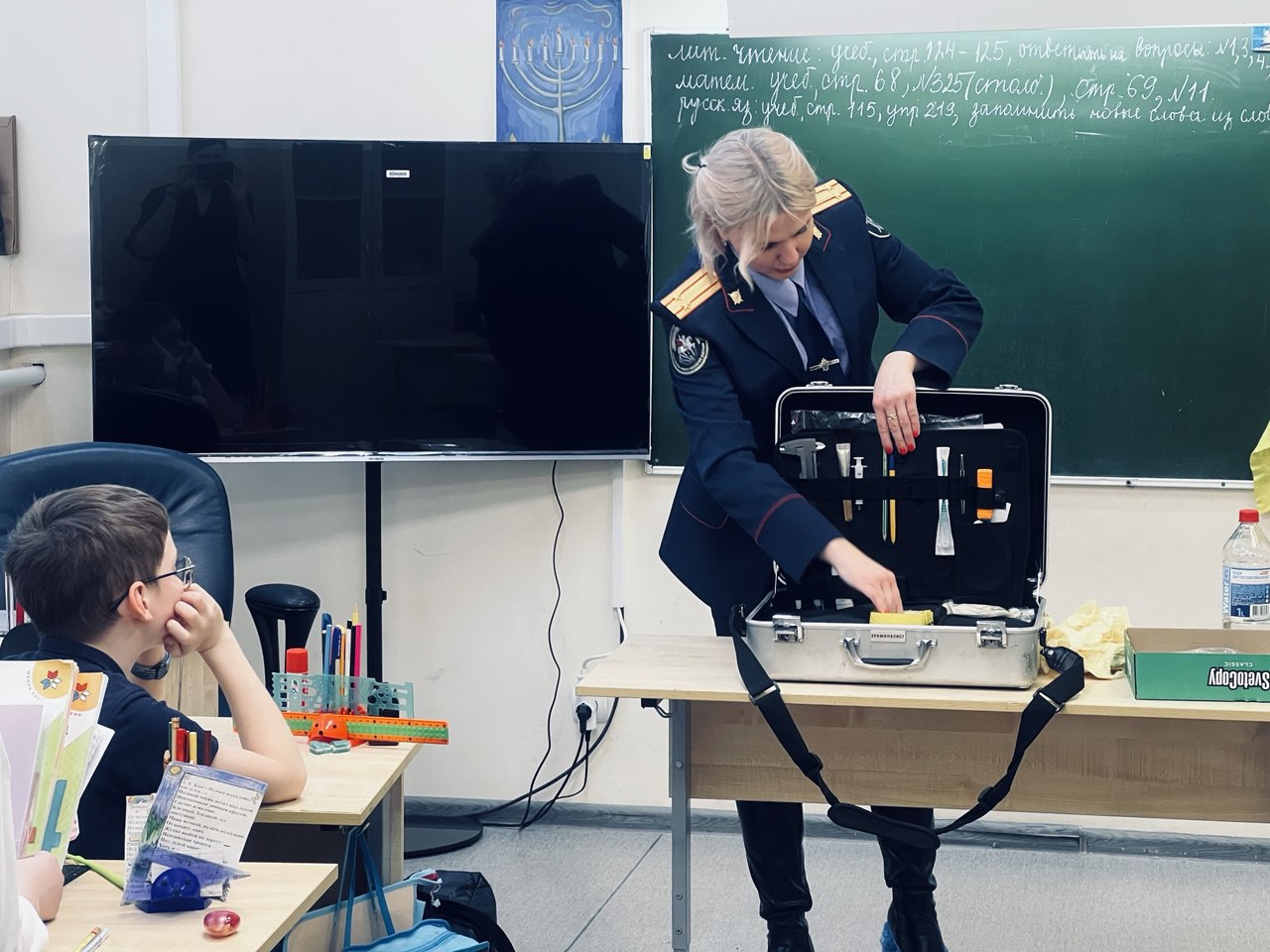 Следователи встретились с учащимися младших классов Следователи встретились с учащимися младших классов