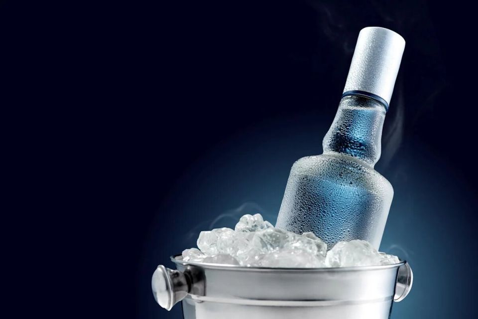 Как и где правильно хранить водку: морозильник или холодильник?