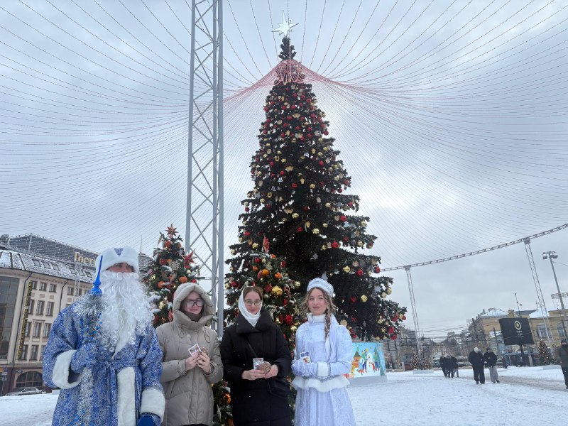 Полицейский Дед Мороз и Снегурочка управления Госавтоинспекции поздравляют Туляков и гостей города с Наступающим Новым Годом Полицейский Дед Мороз и Снегурочка управления Госавтоинспекции поздравляют Туляков и гостей города с Наступающим Новым Годом