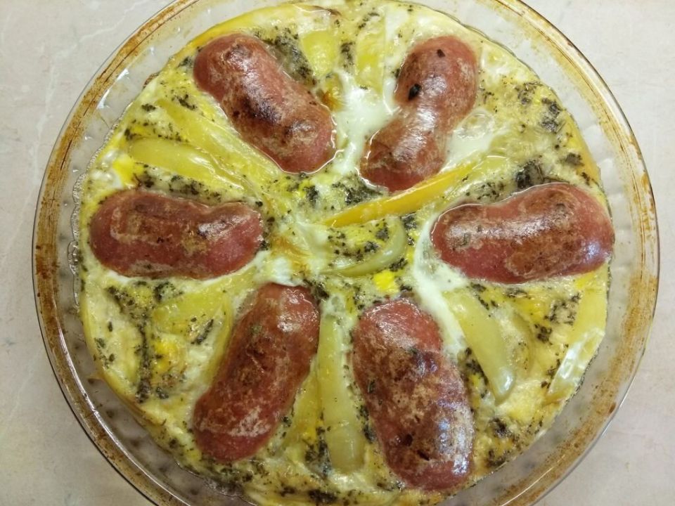 Новый взгляд на классический омлет: шпикачки и болгарский перец как идеальное сочетание