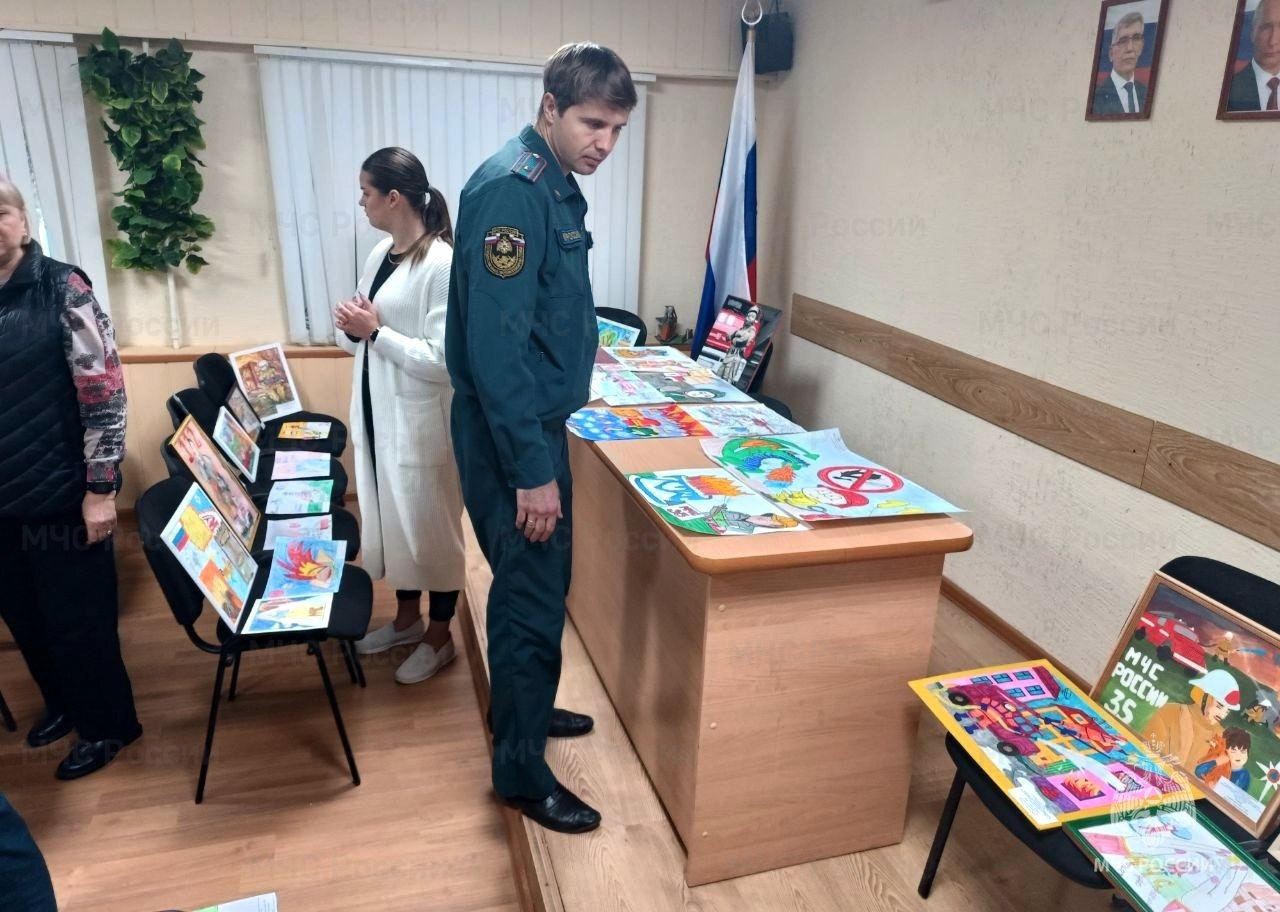 В Узловой определили лучшие детские рисунки, посвященные героической профессии спасатель В Узловой определили лучшие детские рисунки, посвященные героической профессии спасатель