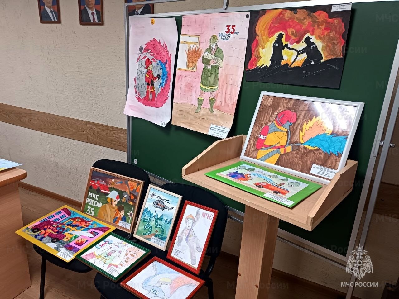 В Узловой определили лучшие детские рисунки, посвященные героической профессии спасатель В Узловой определили лучшие детские рисунки, посвященные героической профессии спасатель