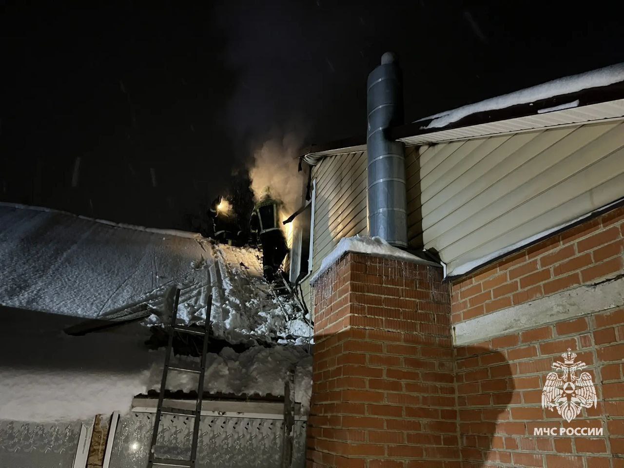 В Узловском районе при пожаре погибла женщина В Узловском районе при пожаре погибла женщина