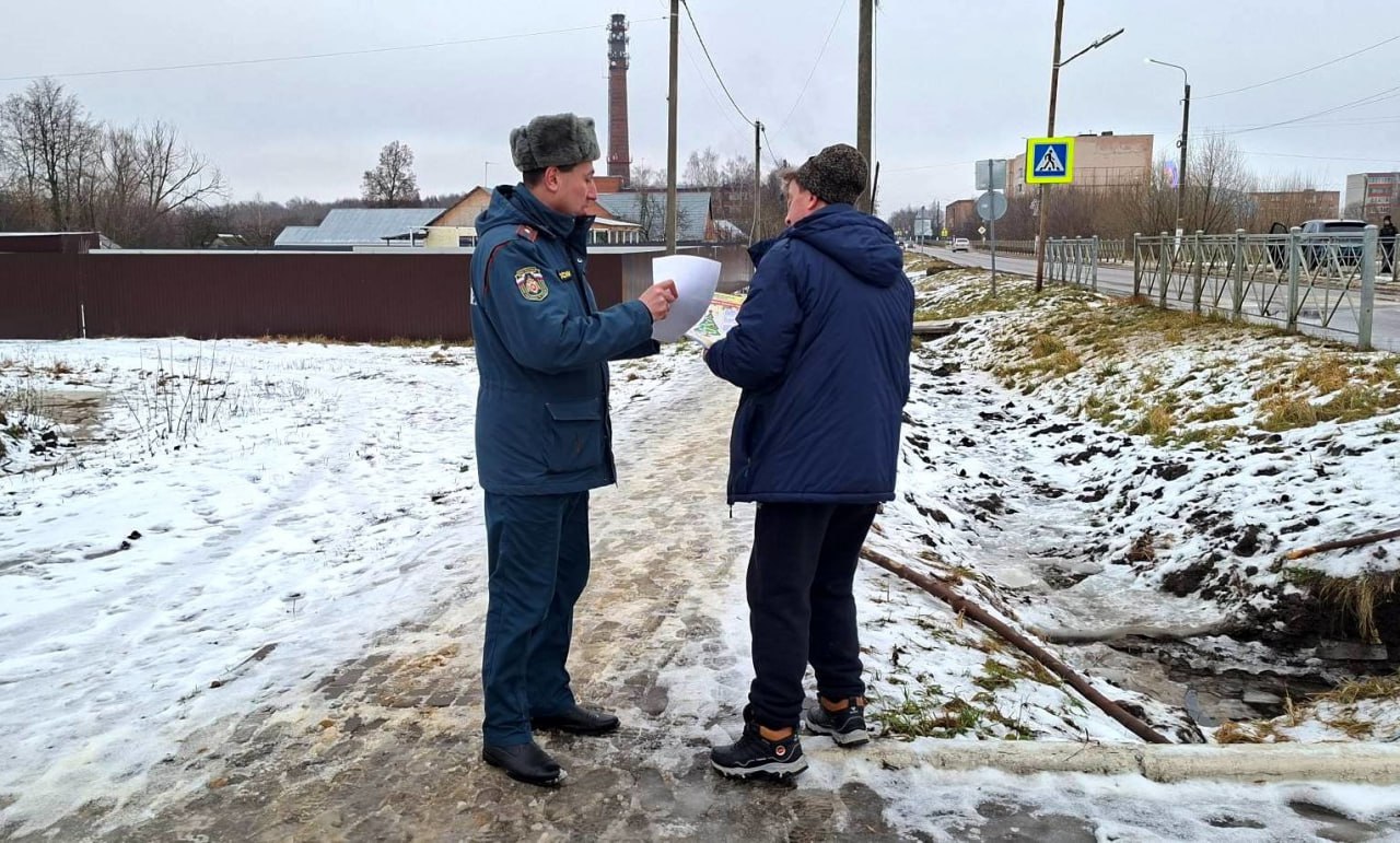 В Веневе спасатели напомнили школьникам, как правильно эвакуироваться, а взрослым - правила пожарной безопасности В Веневе спасатели напомнили школьникам, как правильно эвакуироваться, а взрослым - правила пожарной безопасности
