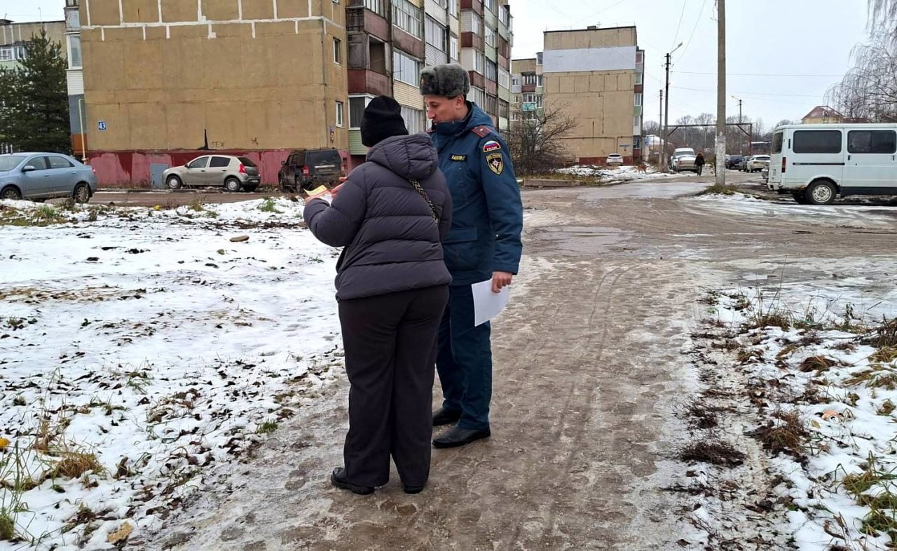В Веневе спасатели напомнили школьникам, как правильно эвакуироваться, а взрослым - правила пожарной безопасности В Веневе спасатели напомнили школьникам, как правильно эвакуироваться, а взрослым - правила пожарной безопасности