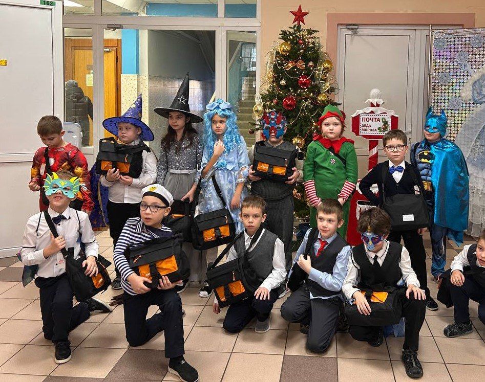 ЕВРАЗ поздравил с Новым годом более 450 воспитанников социальных учреждений Тульской области