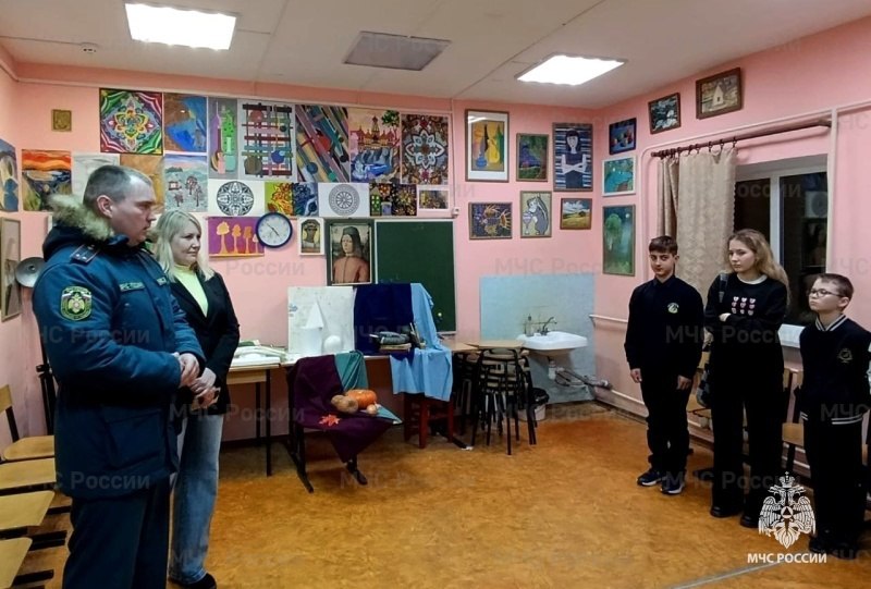 В преддверии новогодних каникул спасатели обучили юных жителей Новомосковска, Одоева и Арсеньева правилам безопасности В преддверии новогодних каникул спасатели обучили юных жителей Новомосковска, Одоева и Арсеньева правилам безопасности