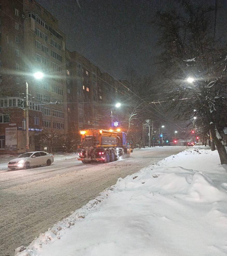 Продолжается ликвидация последствий снегопада Продолжается ликвидация последствий снегопада