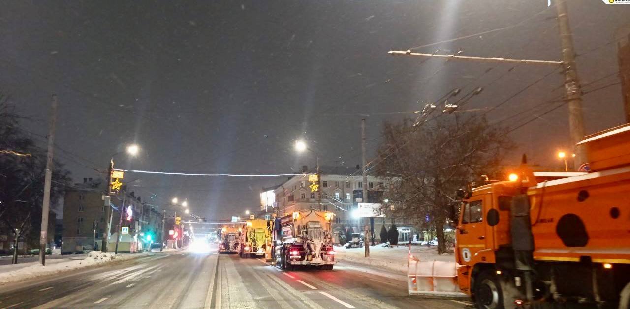 Продолжается ликвидация последствий снегопада Продолжается ликвидация последствий снегопада