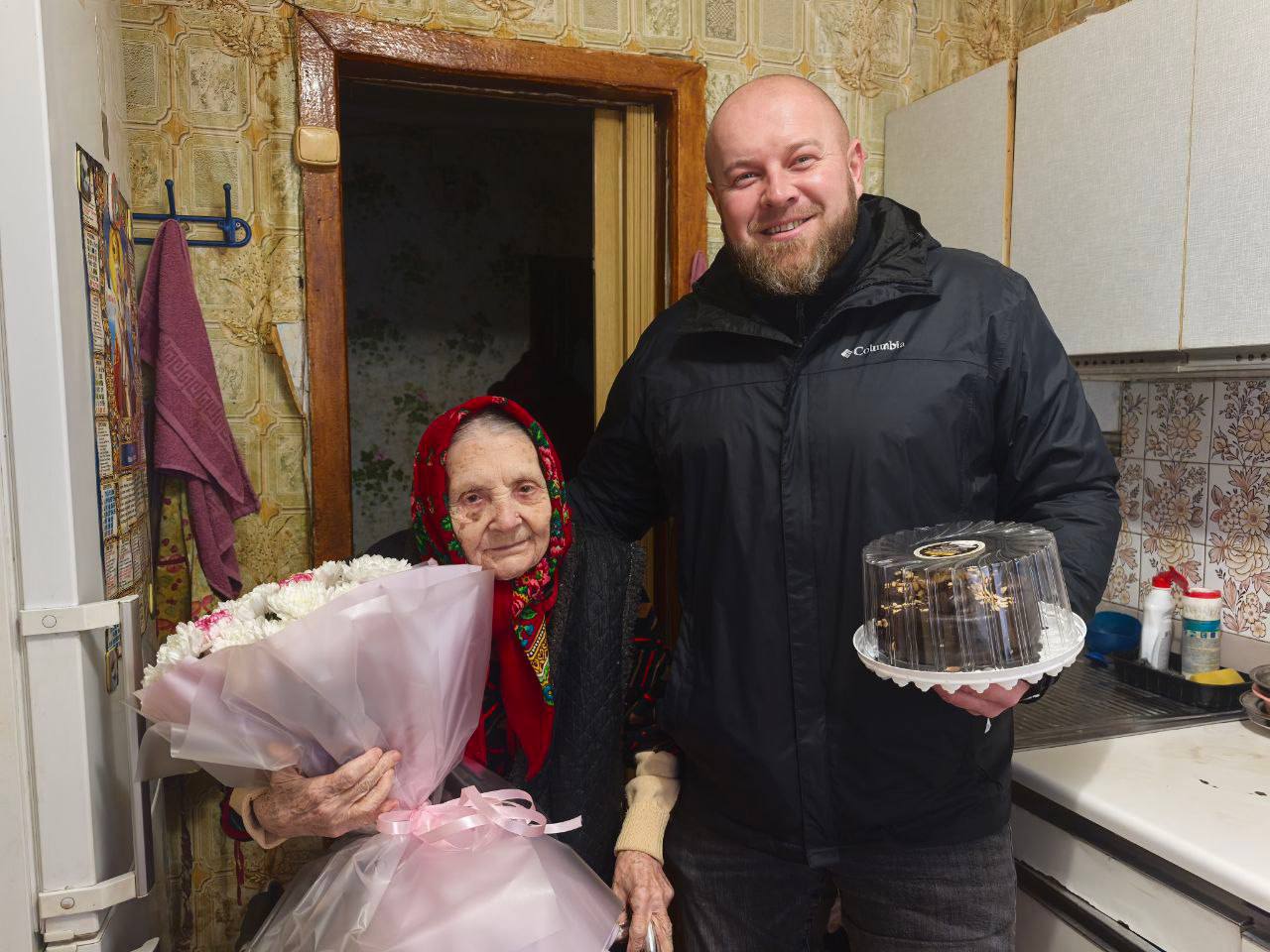 По всей стране активисты и сторонники Единой России организуют праздничные мероприятия и дарят подарки По всей стране активисты и сторонники Единой России организуют праздничные мероприятия и дарят подарки