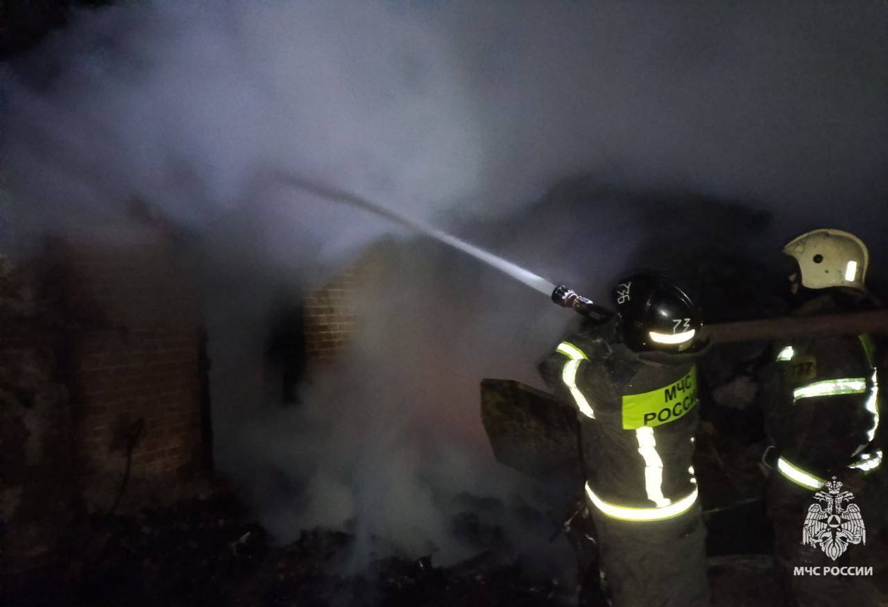 В частном жилом доме в Суворовском районе при пожаре погибли два пожилых человека В частном жилом доме в Суворовском районе при пожаре погибли два пожилых человека