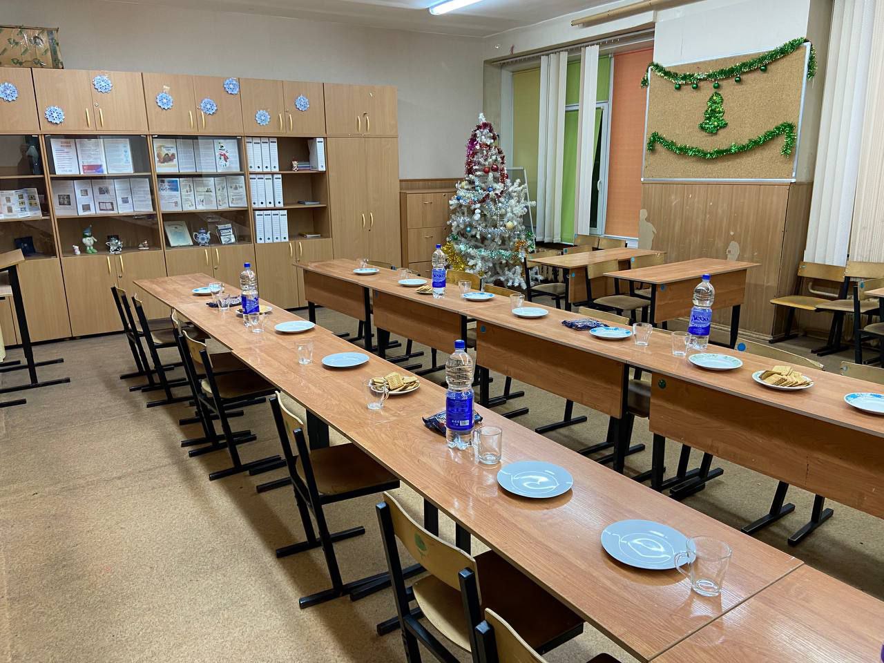 Илья Беспалов: Одновременно с началом работы оперативных служб на месте обнаруженных обломков БПЛА на ул. Свободы администрацией города был организован ПВР для жителей в подразделении Центра образования 27. Илья Беспалов: Одновременно с началом работы оперативных служб на месте обнаруженных обломков БПЛА на ул. Свободы администрацией города был организован ПВР для жителей в подразделении Центра образования 27.