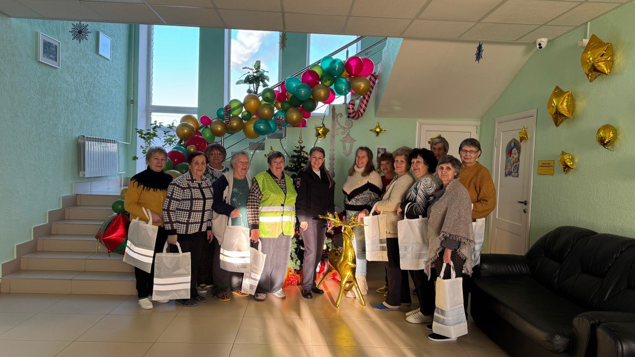 В Суворовском районе Тульской области автоинспекторы напомнили о дорожной безопасности в темное время суток пожилым людям В Суворовском районе Тульской области автоинспекторы напомнили о дорожной безопасности в темное время суток пожилым людям