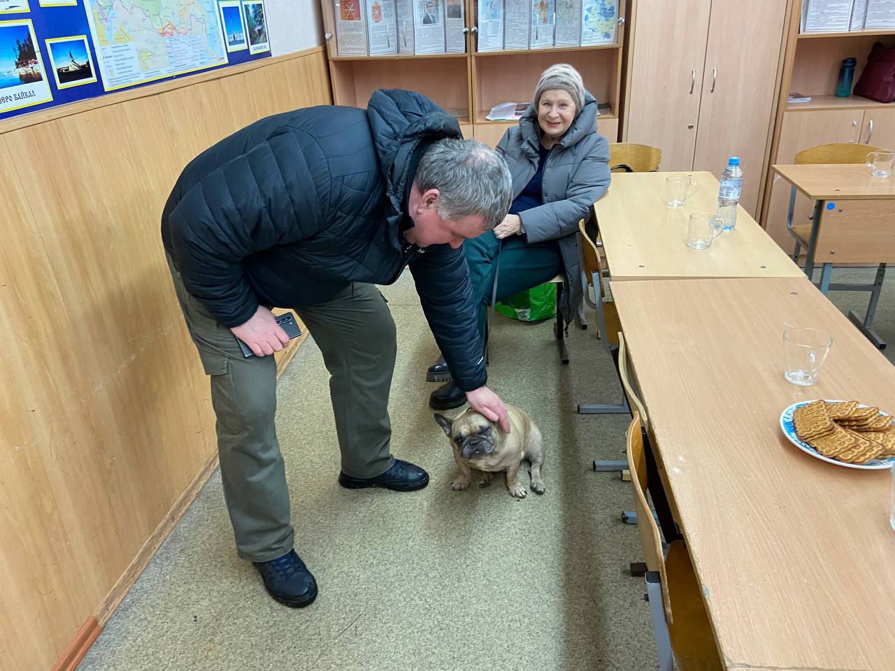 Илья Беспалов: Одновременно с началом работы оперативных служб на месте обнаруженных обломков БПЛА на ул. Свободы администрацией города был организован ПВР для жителей в подразделении Центра образования 27. Илья Беспалов: Одновременно с началом работы оперативных служб на месте обнаруженных обломков БПЛА на ул. Свободы администрацией города был организован ПВР для жителей в подразделении Центра образования 27.