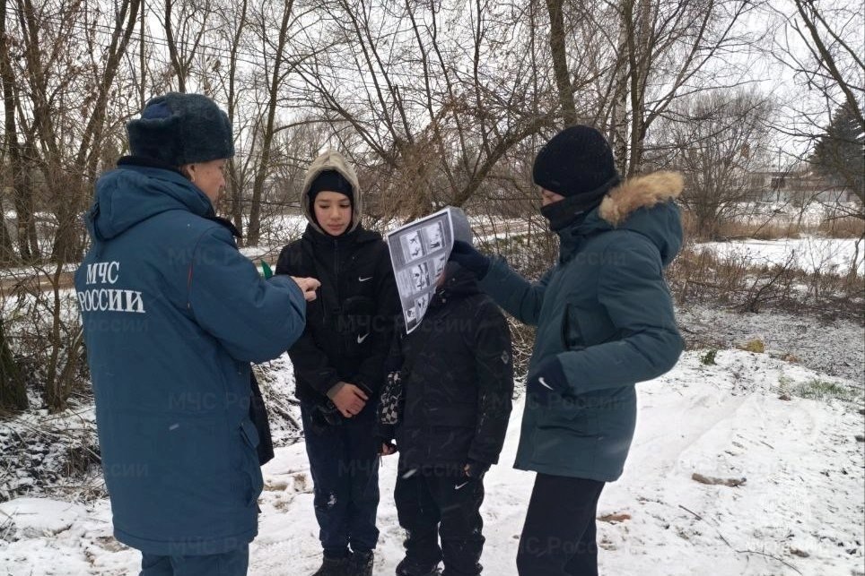 Инспекторы ГИМС МЧС России напомнили рыбакам, какой лед на водоемах считается безопасным Инспекторы ГИМС МЧС России напомнили рыбакам, какой лед на водоемах считается безопасным