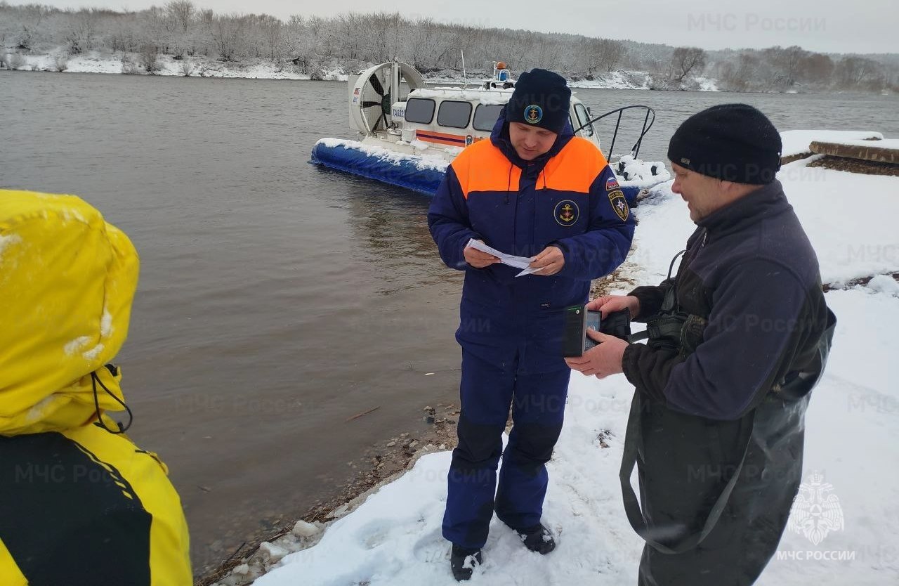 Инспекторы ГИМС МЧС России напомнили рыбакам, какой лед на водоемах считается безопасным Инспекторы ГИМС МЧС России напомнили рыбакам, какой лед на водоемах считается безопасным