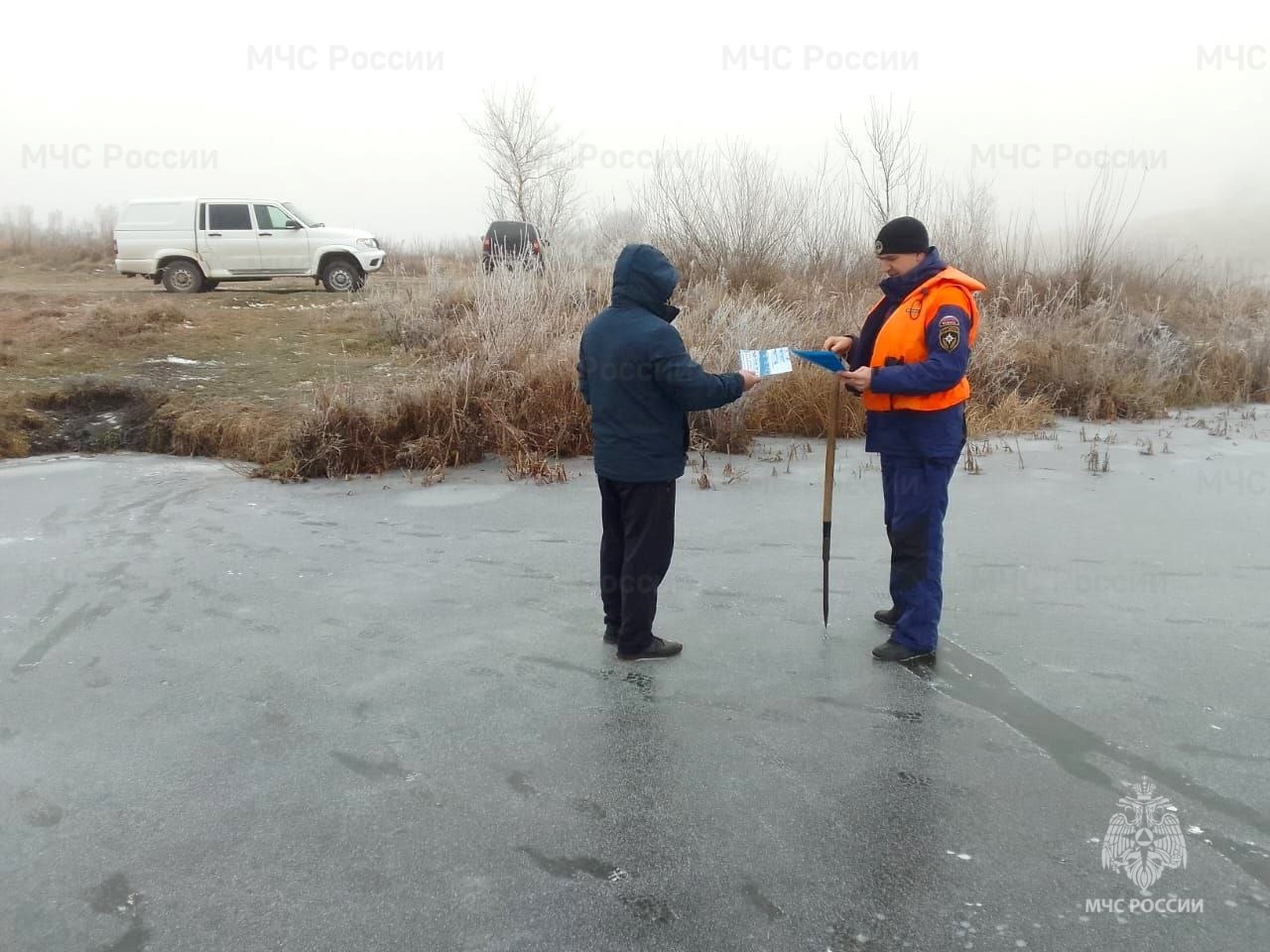 Инспекторы ГИМС МЧС России напомнили рыбакам, какой лед на водоемах считается безопасным Инспекторы ГИМС МЧС России напомнили рыбакам, какой лед на водоемах считается безопасным