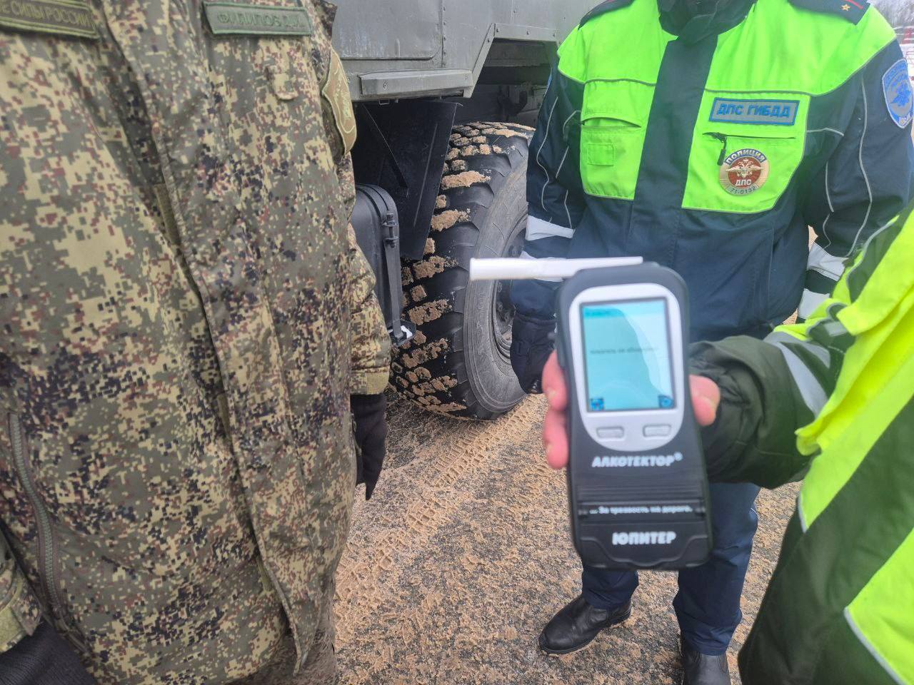 Сотрудники ОБ ДПС Госавтоинспекции УМВД России по городу Туле совместно с военной автомобильной инспекцией ВС РФ провели профилактические рейды на улицах города Сотрудники ОБ ДПС Госавтоинспекции УМВД России по городу Туле совместно с военной автомобильной инспекцией ВС РФ провели профилактические рейды на улицах города