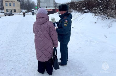 Регулярные профилактические рейды с жителями на тему пожарной безопасности продолжаются в Веневском районе