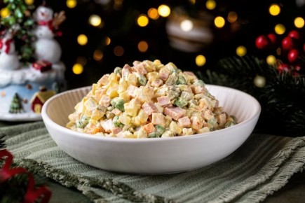 Цены на популярный новогодний салат оставались стабильными: что изменилось за год?