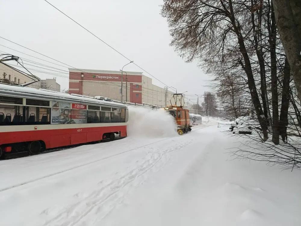 На механизированную очистку трамвайных путей вышла спецтехника На механизированную очистку трамвайных путей вышла спецтехника
