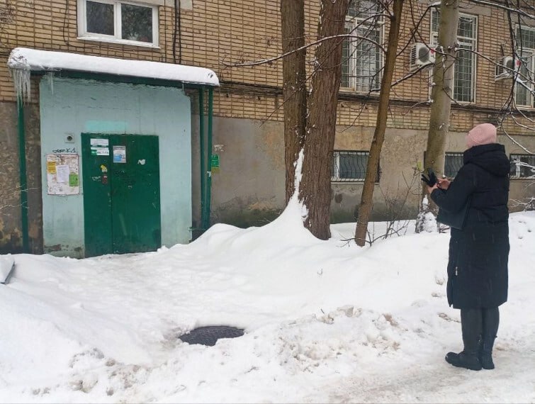 В Туле продолжают проверять качество уборки дворов и кровель домов от снега и наледи