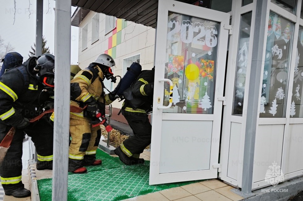 Из детского сада поселка Теплое эвакуировали детей Из детского сада поселка Теплое эвакуировали детей