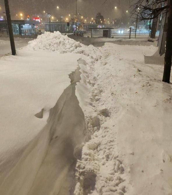 Снежный «армагеддон»: русские города тонут в сугробах Снежный «армагеддон»: русские города тонут в сугробах