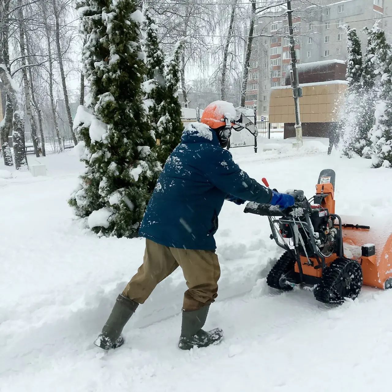 Продолжается ликвидация последствий снегопада Продолжается ликвидация последствий снегопада