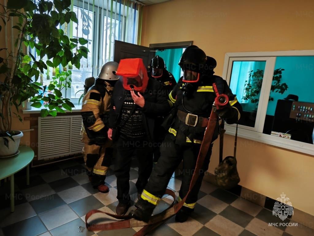 Из детского сада поселка Теплое эвакуировали детей Из детского сада поселка Теплое эвакуировали детей