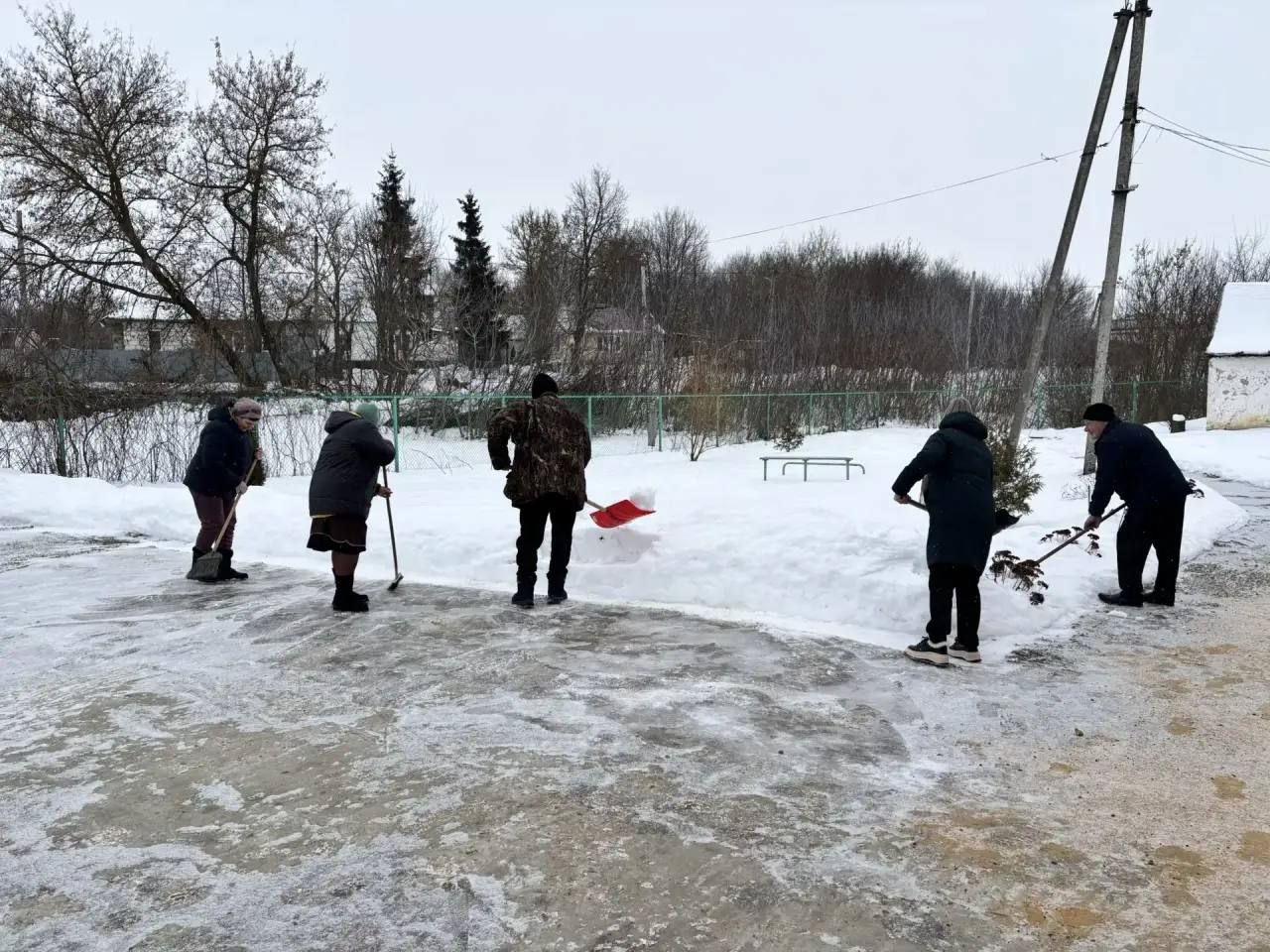 Против стихии вместе: в Тульской области проходит зимний субботник Против стихии вместе: в Тульской области проходит зимний субботник