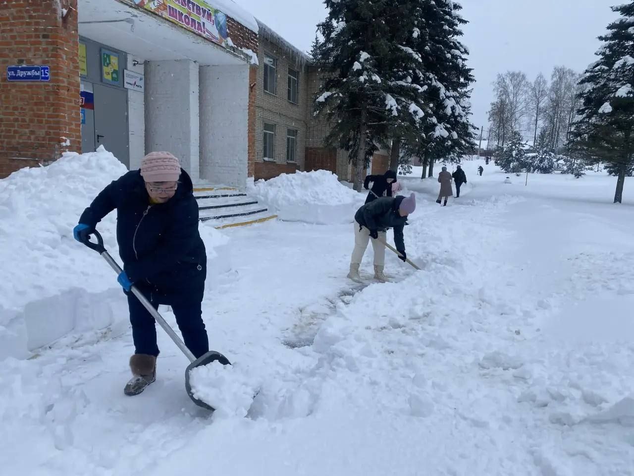 В Тульской области — массовый снежный субботник В Тульской области — массовый снежный субботник