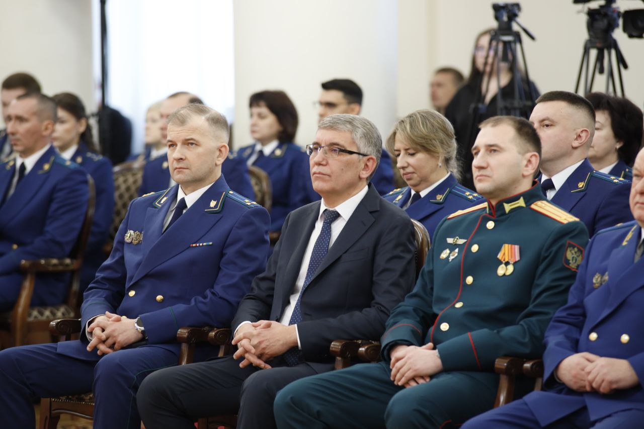В Тульской области отметили 304-летие со Дня образования прокуратуры: вручение наград, слова благодарности от губернатора и прокурора региона и напоминание о важнейшей миссии – защите прав граждан В Тульской области отметили 304-летие со Дня образования прокуратуры: вручение наград, слова благодарности от губернатора и прокурора региона и напоминание о важнейшей миссии – защите прав граждан