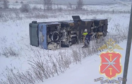 Трое пассажиров автобуса, перевернувшегося в Богородицком районе, все еще находятся в больницах