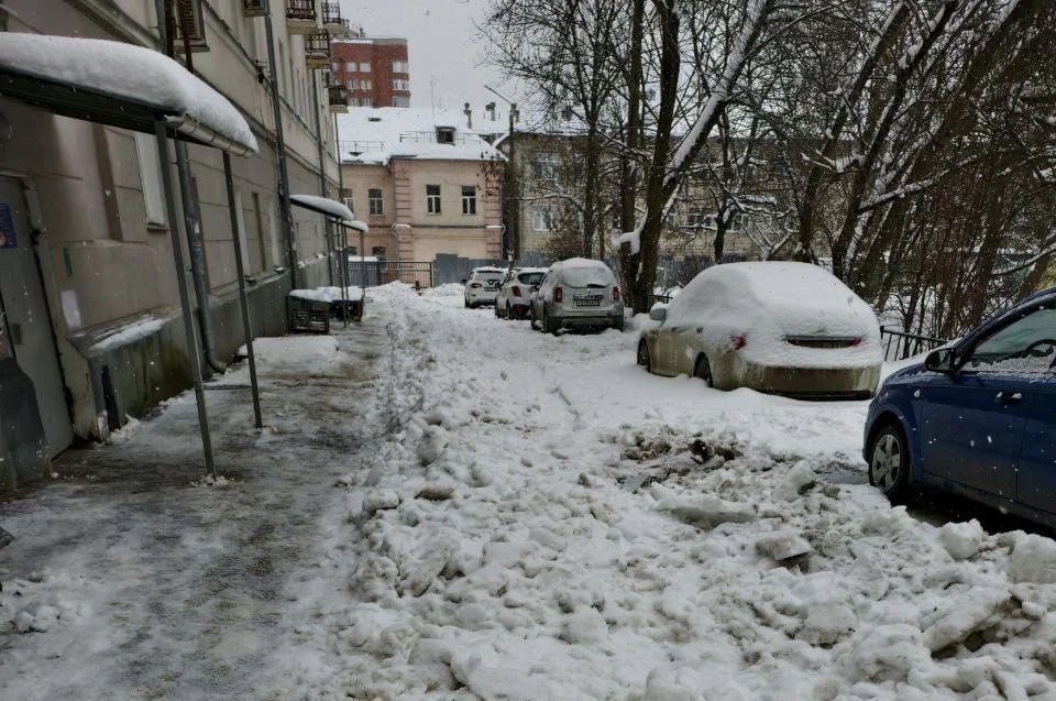 В Туле на борьбу с сугробами и гололедицей выведено значительное количество техники и персонала