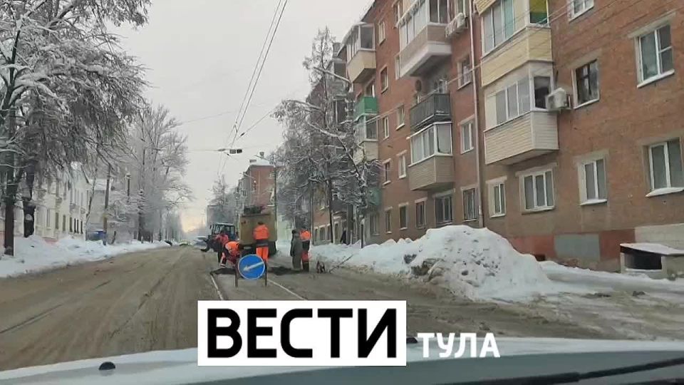 На Руднева работает аварийная служба на трамвайных путях