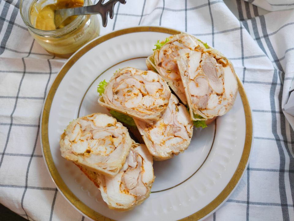 Куриный рулет: просто и вкусно
