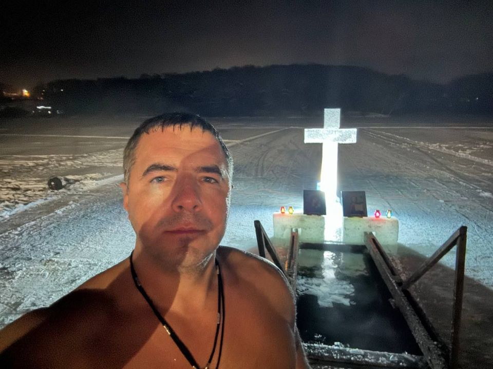 Мэр города Тулы Алексей Эрк поздравил туляков с Великим праздником Крещения Господня прямо у ледяной купели